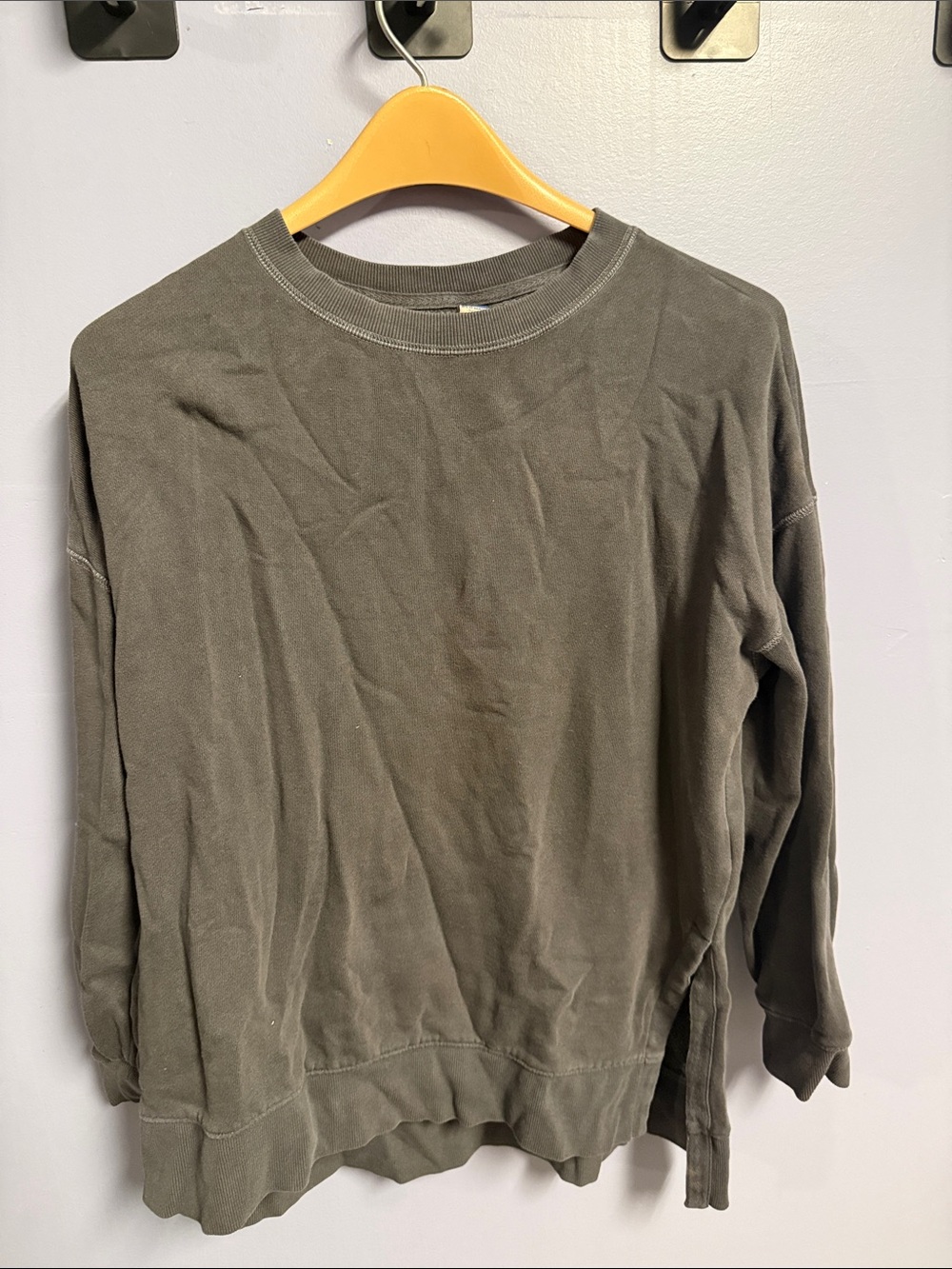 Crewneck Long-Sleeve Shirt - Olive Green